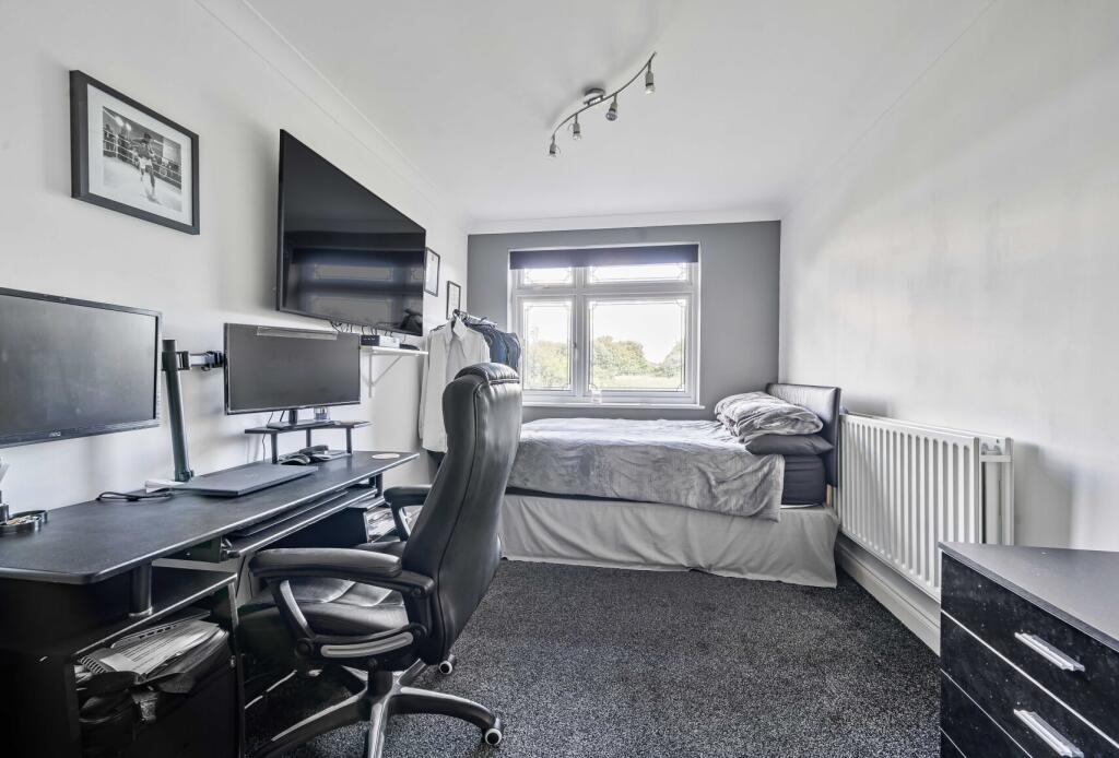 1299454-15-683748...