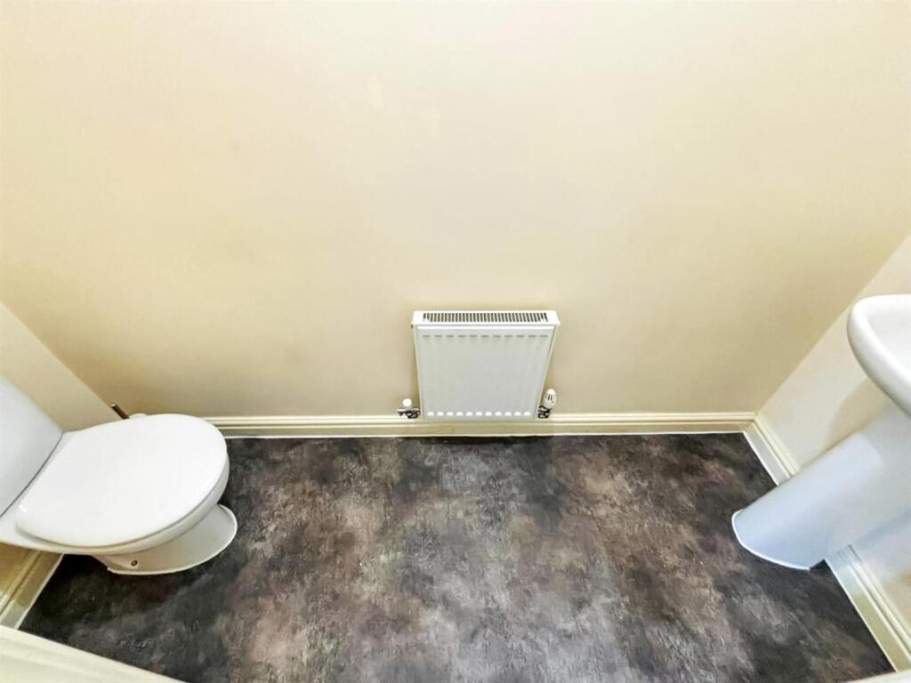 Downstairs Cloakroom / WC: