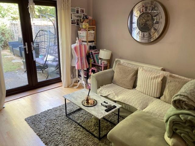 Living Room2.jpg