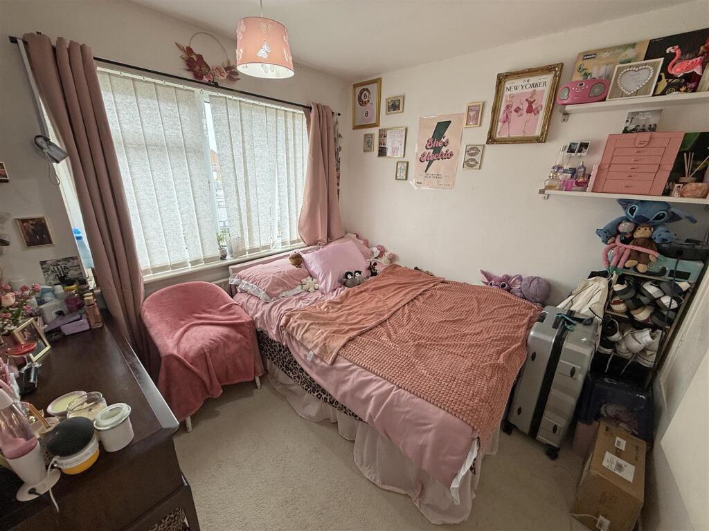 Bedroom 1.jpg