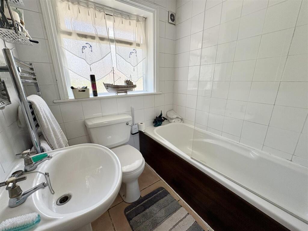 ensuite b1.jpg