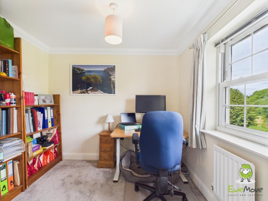 EweMove Basingstoke Estate Agents 17 Gaiger Avenue