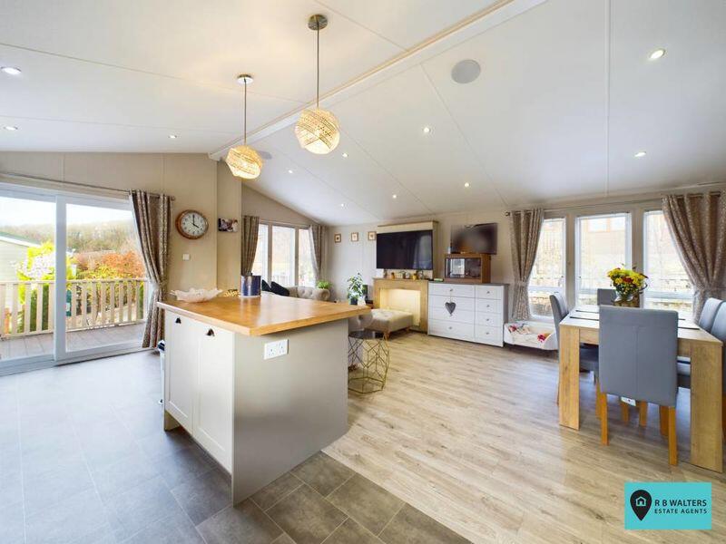 Living/Dining Area 