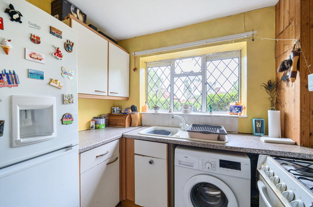 1284568-11-6836e2...