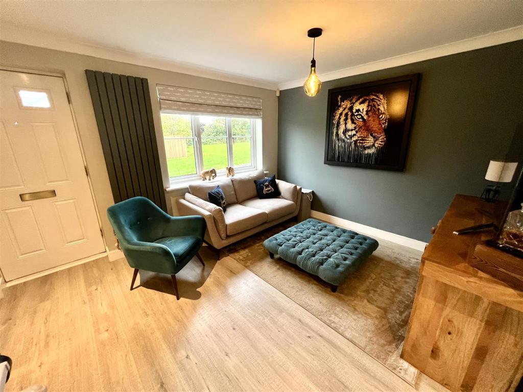 LIVING/DINING ROOM
