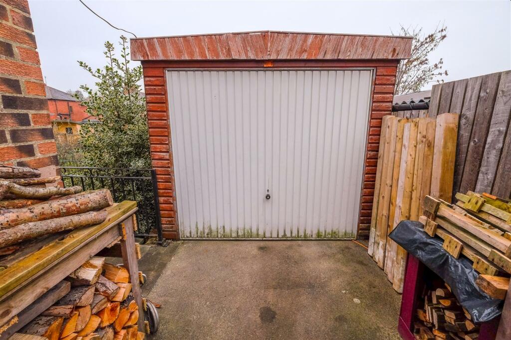 Detached Garage