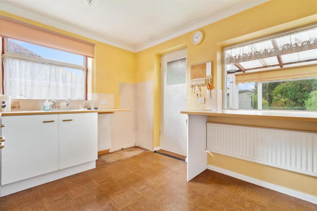 24 Cuckfield Crescent-008.jpg