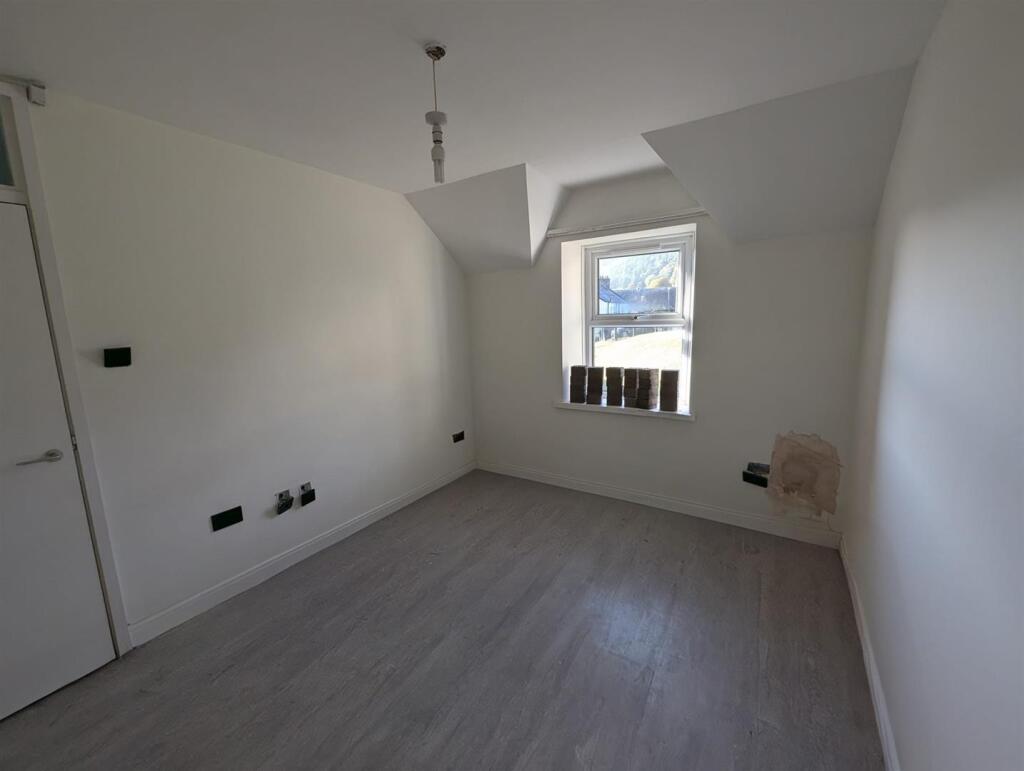 WhatsApp Image 2025-10-17 at 13.56.53_98730097.jpg