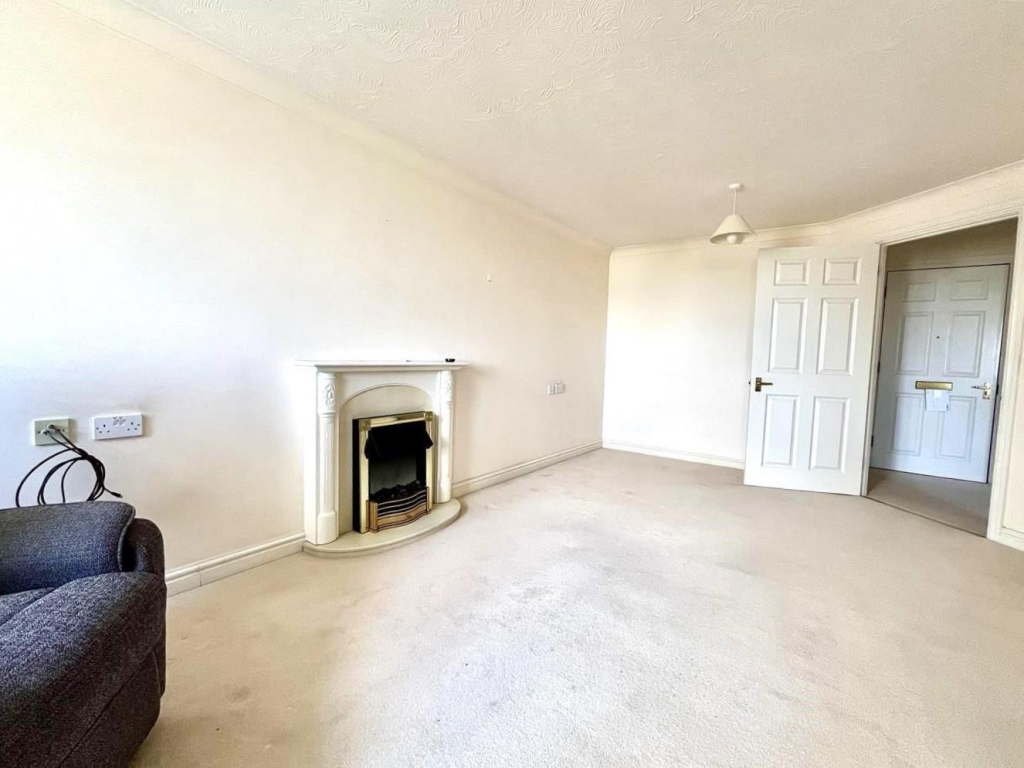 LOUNGE / DINING ROOM
