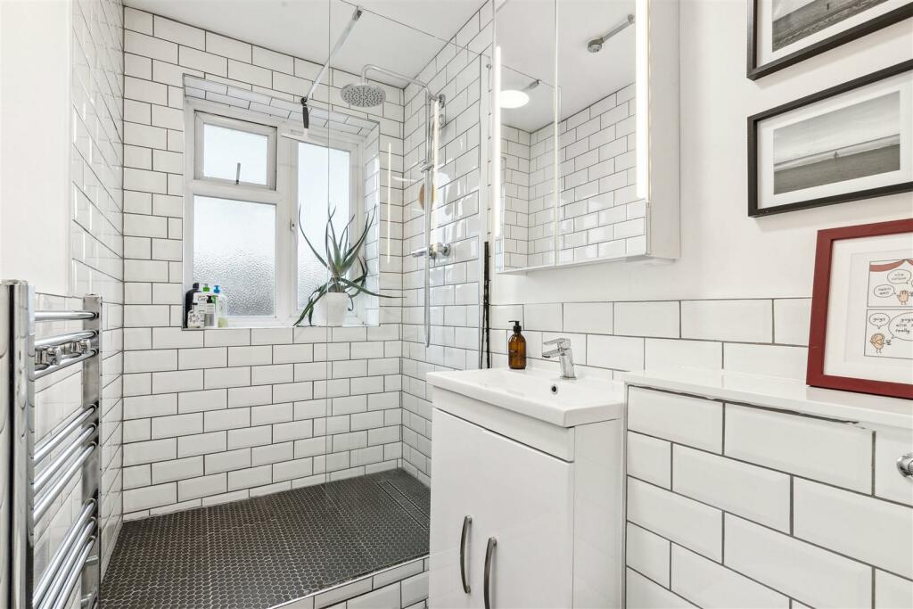 Flat 41 Sandhurst Court, Acre Lane, Brixton, SW2-3