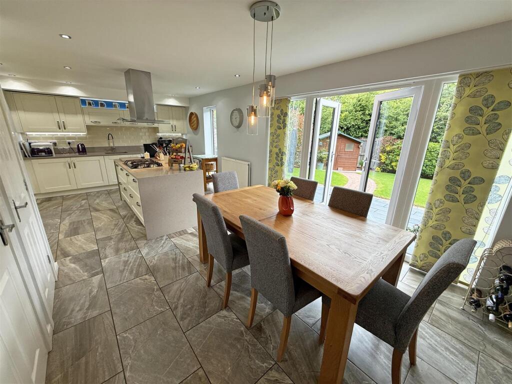 Dining room.jpg