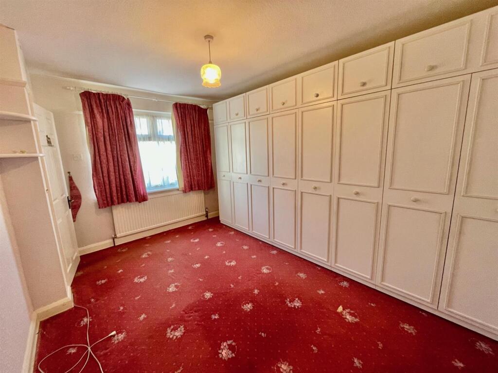 16 Sunnybank Road Bed 1.jpg