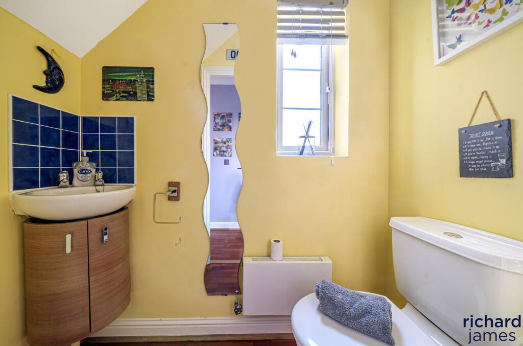 308d70760808400a95606b6381f29d99