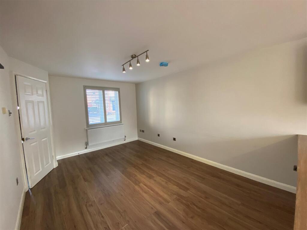 2 Heol Gylfinir - living room.jpg