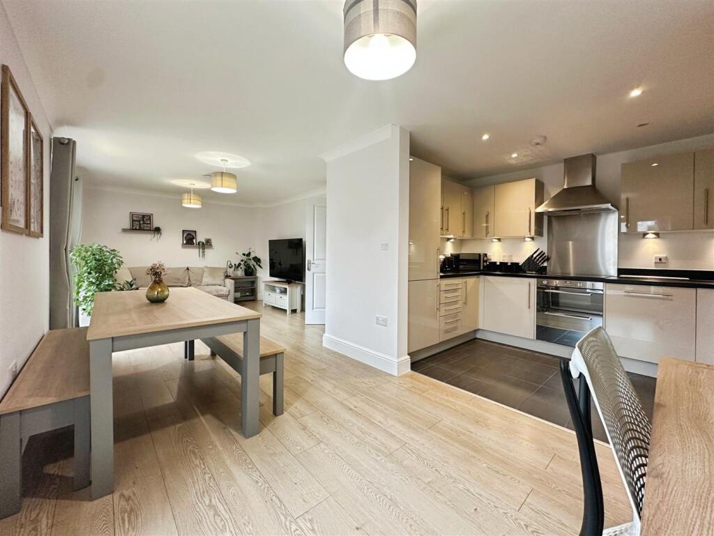 0e156e88--4F48-9719-3A3827FD6FEA-60458-000010E2D4A