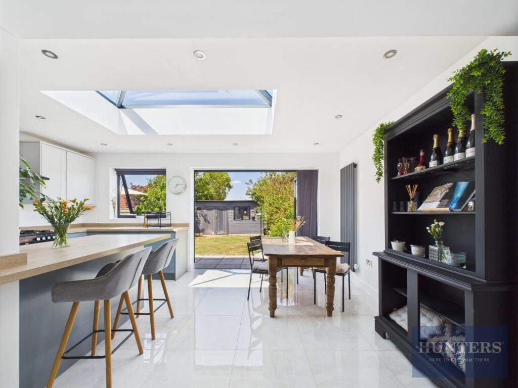 Kitchen / Dining Area