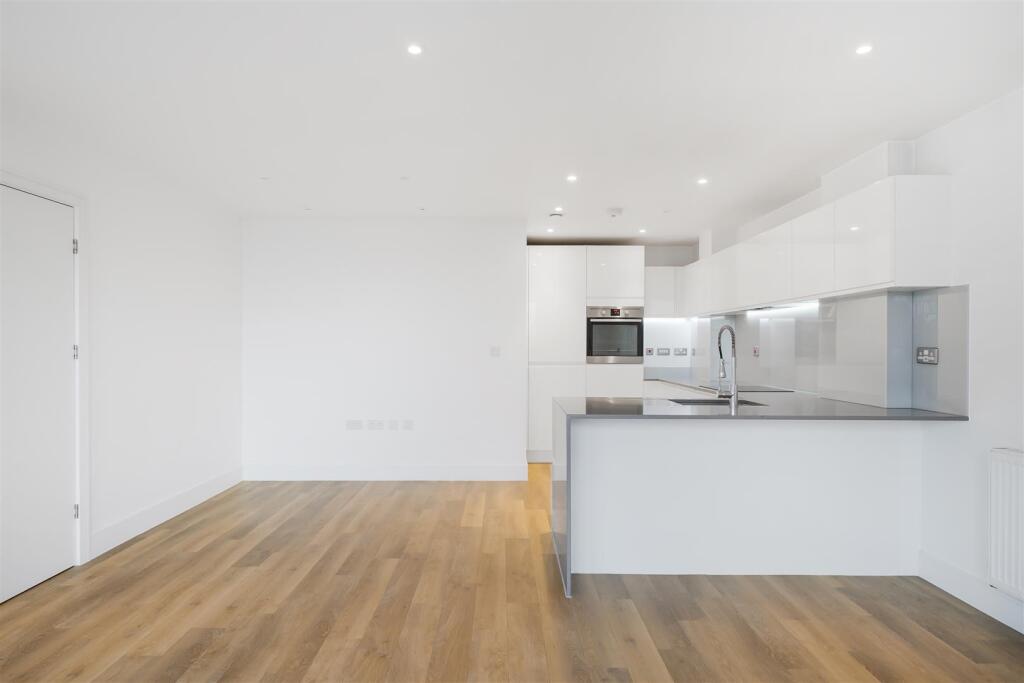 13 Mulholland House, 77 Hartfield Road - XUN2dKbaX