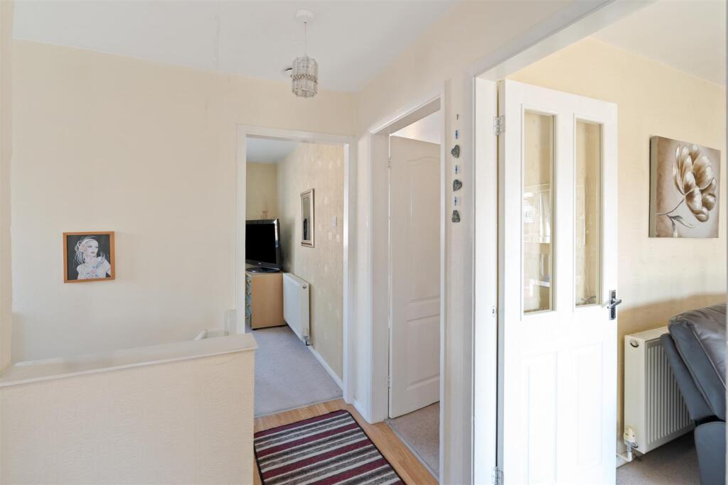 8 Romford Close_22.jpg