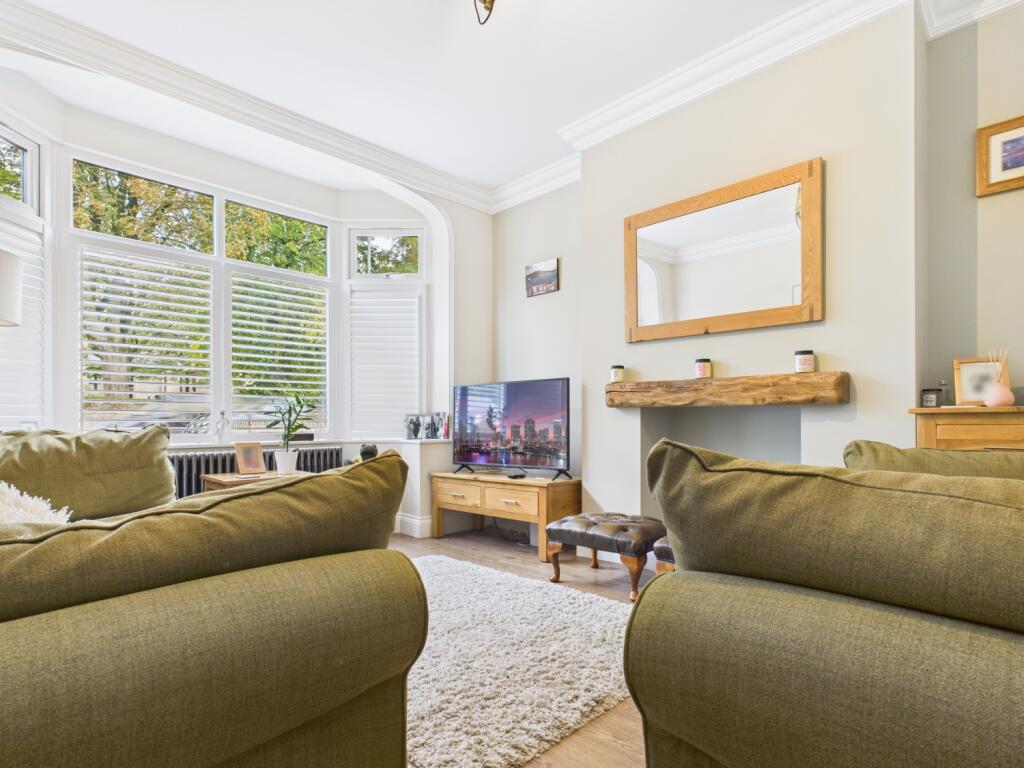 CAM03729G0-PR0138-STILL014