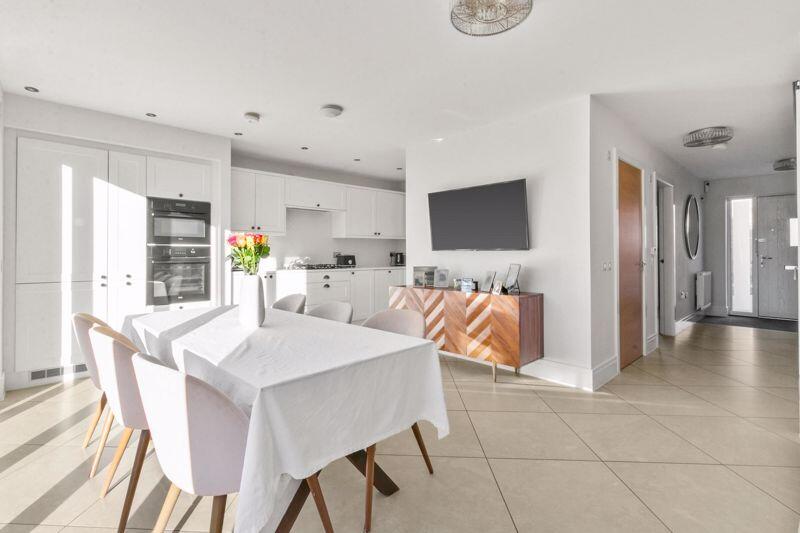 Kitchen / Dining Area