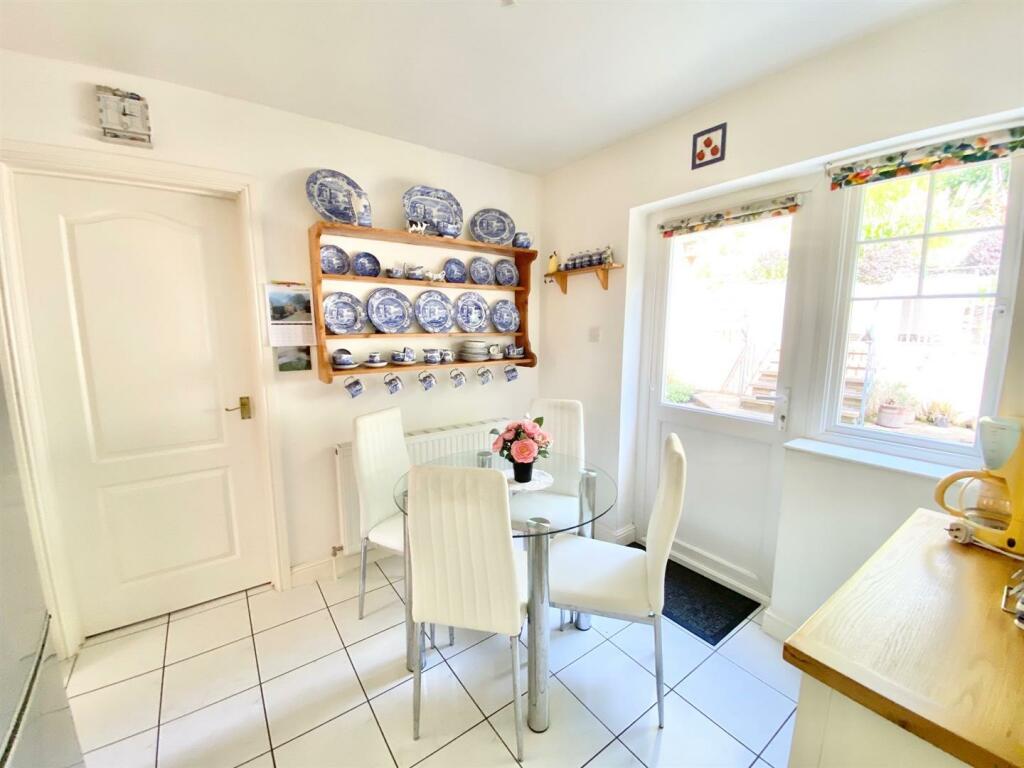 Dining area.jpg