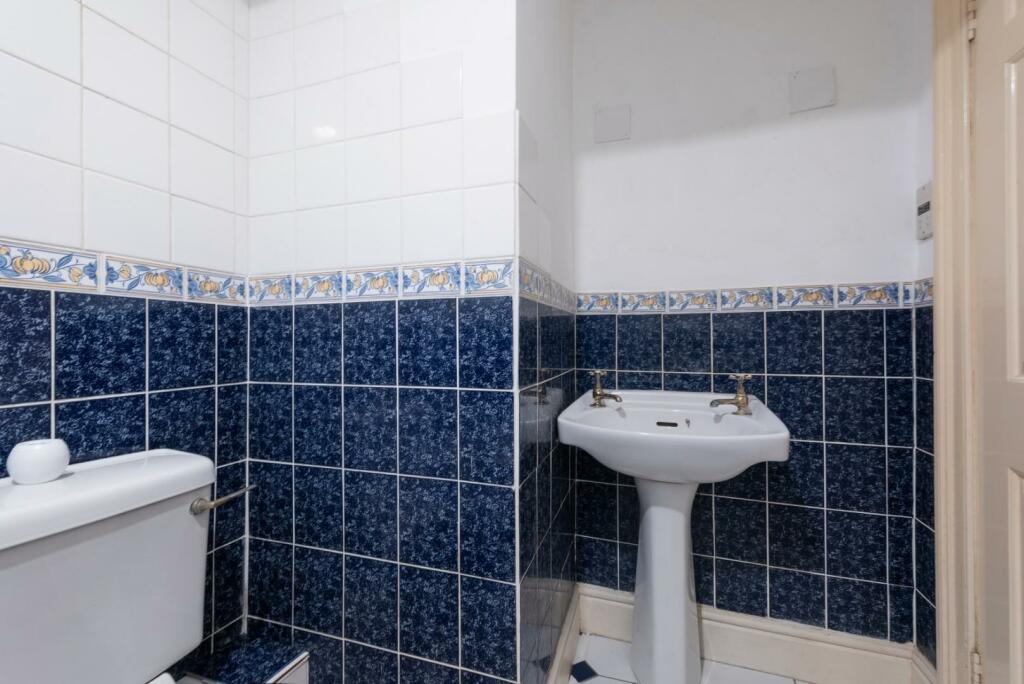 Flat 6, 20, Grosvenor Place Bath, BA1 6AX-13.jpg