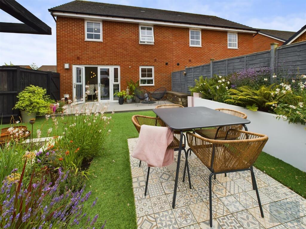 CAM02558G0-PR0203-ST