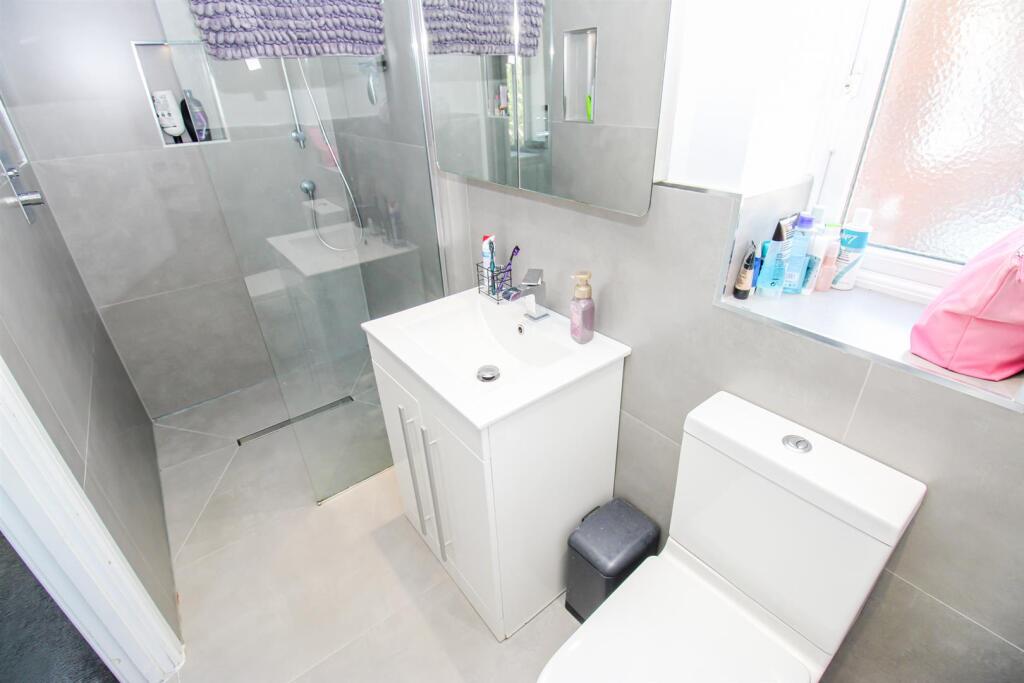 EN SUITE SHOWER ROOM/W.C.