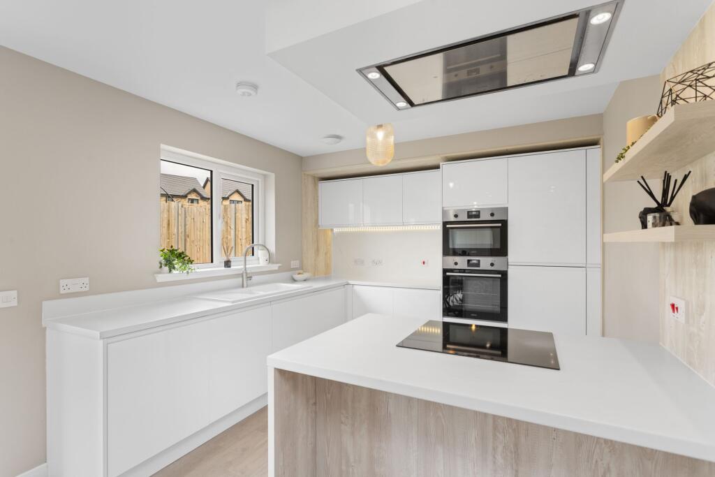 Kitchen / Dining Area