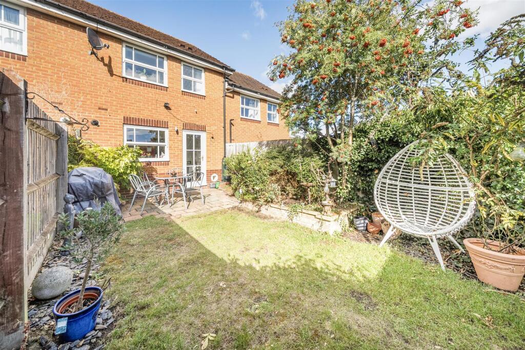 26 Kestrel Crescent, Brackley (10).jpg