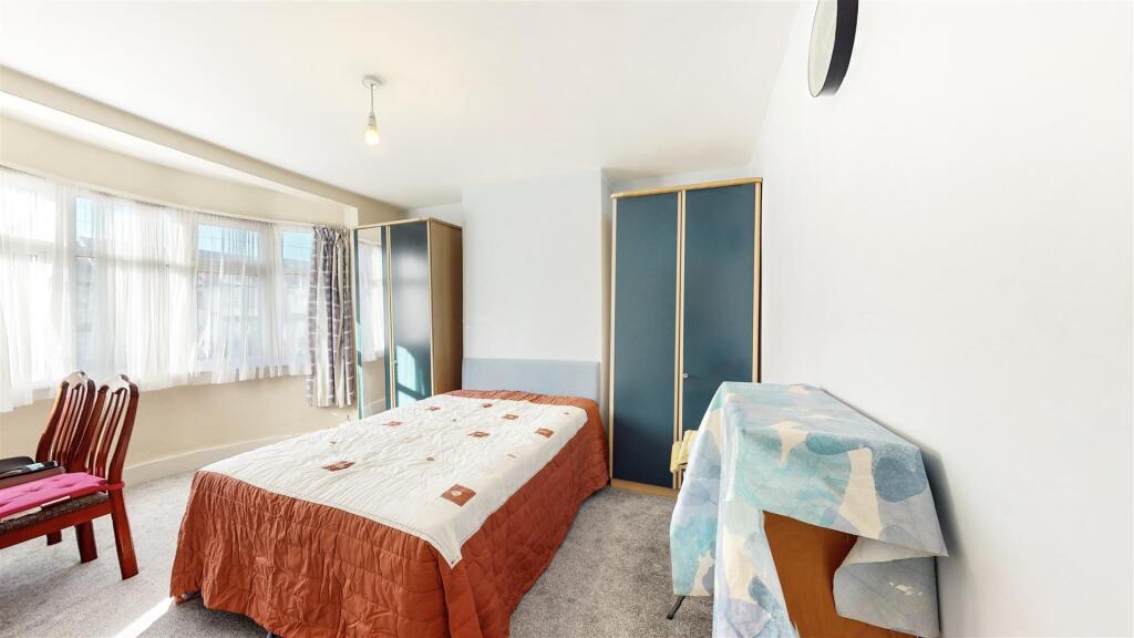 Bedroom 1.jpg