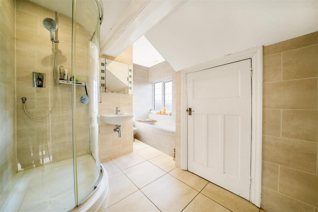 Davidson Frost-Wellings, DFW, Chiltern Avenue, Bus