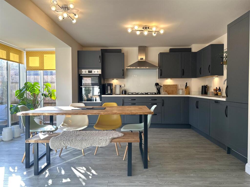 Stylish Dining Kitchen 311