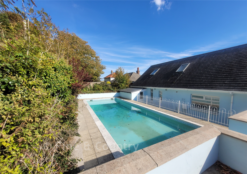 Swimming Pool*
