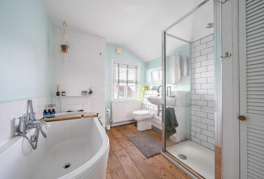 22-682244744dda1-...