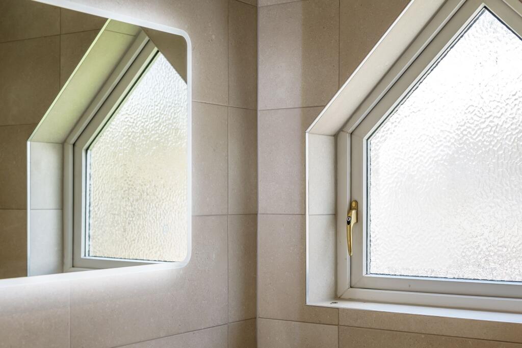 Feature ensuite window