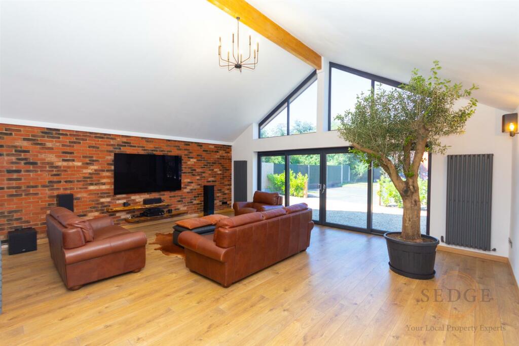 7 hoekman way -01.jpg