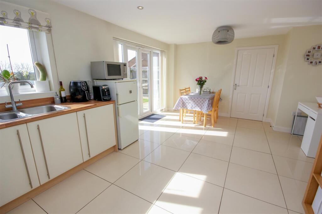 Kitchen Breakfast.jpg