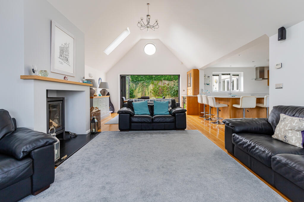 15 Open Plan To Back Garden 25 Start Bay Park Stre