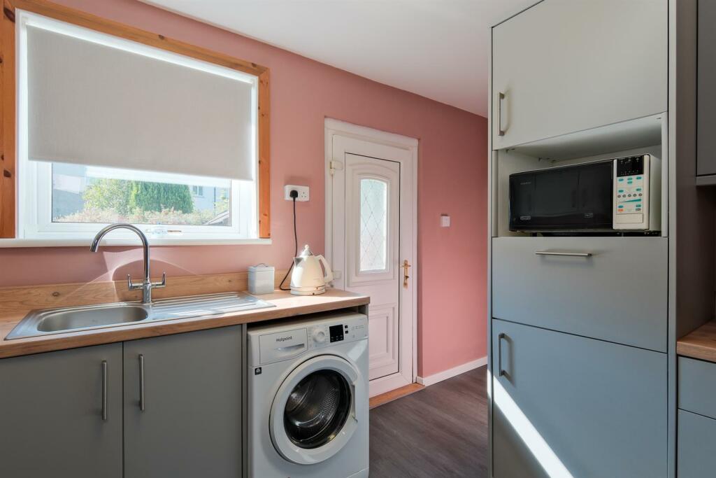 010-38 Earn Cres, Pather, Wishaw ML2 0PE.jpg