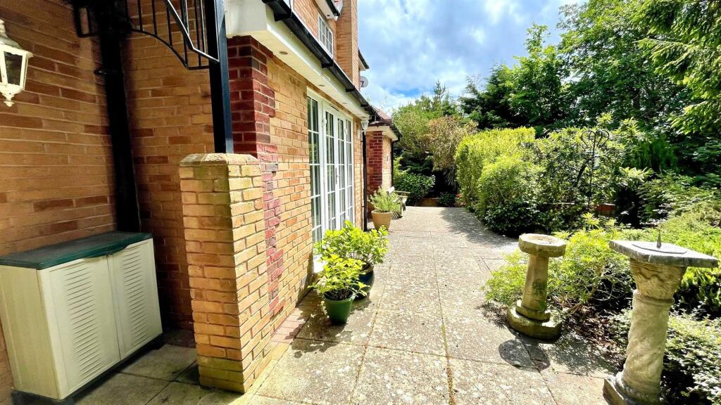 SIDE PATIO AREA