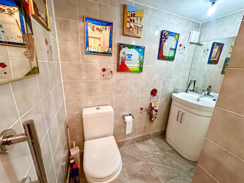 2 Rawlins Close, N3 (5).jpg