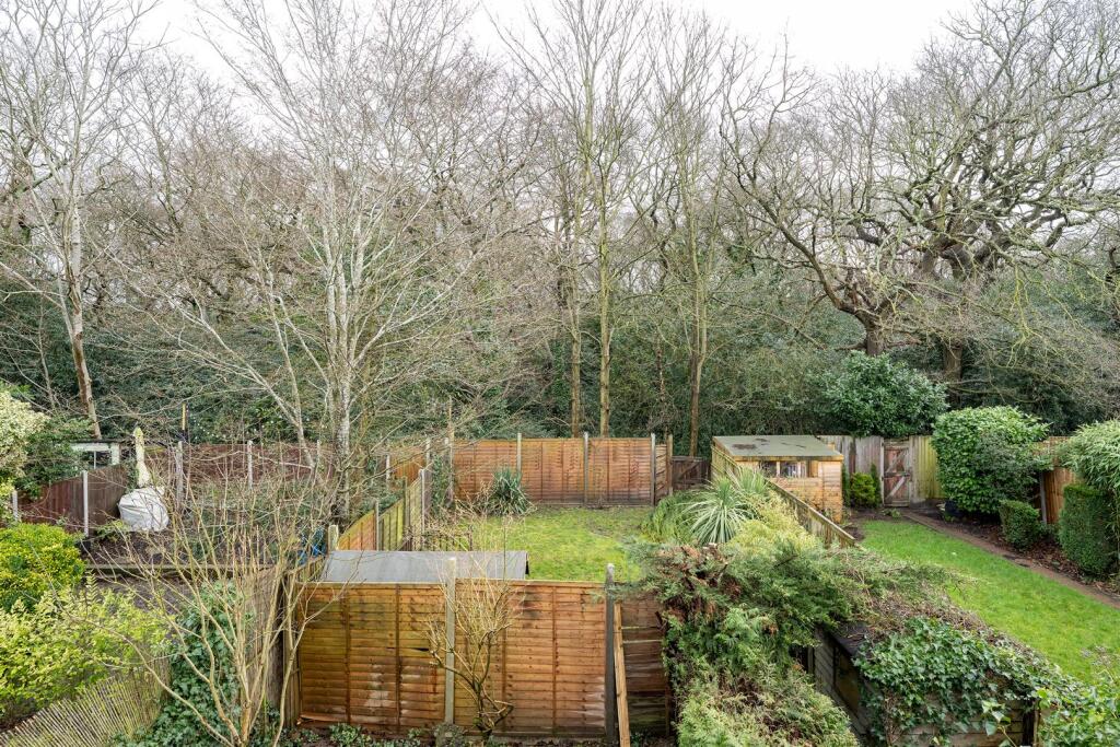 Bisterne Avenue, E17