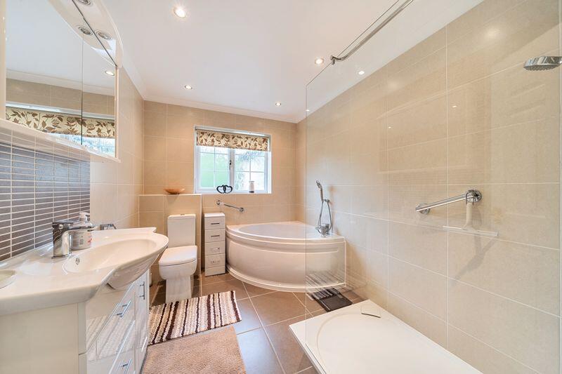 Family Bathroom.1