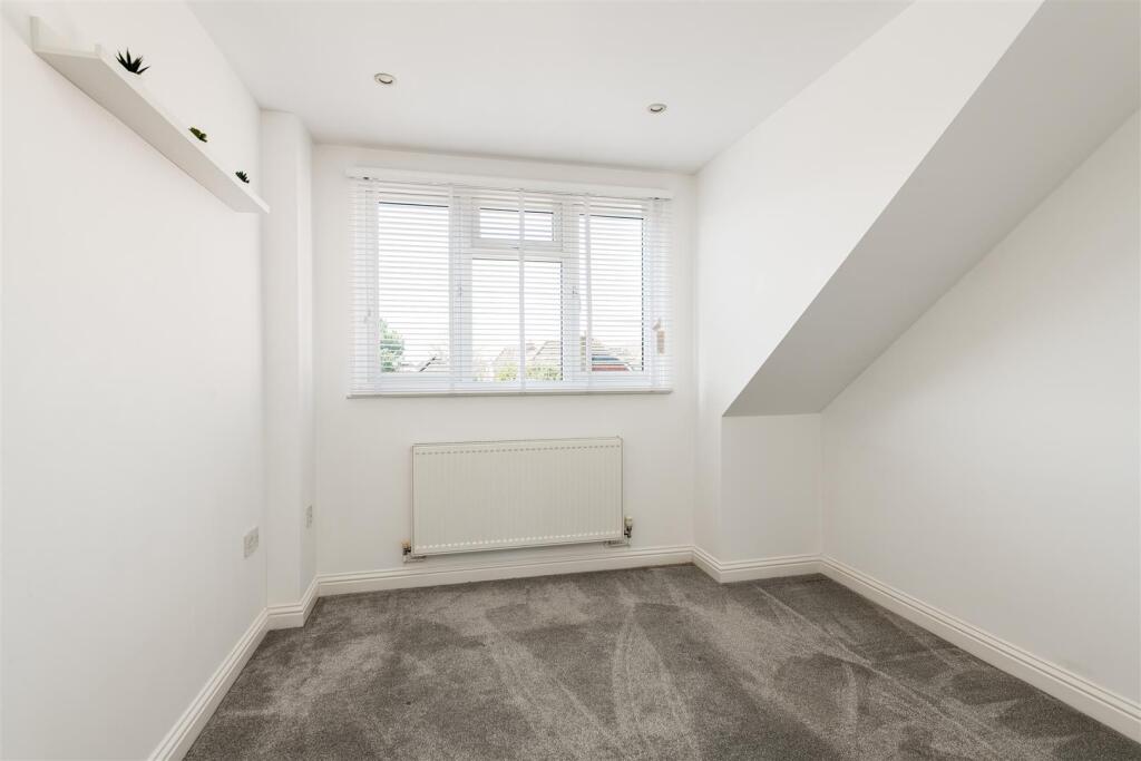 21 Springvale bedroom3.jpg