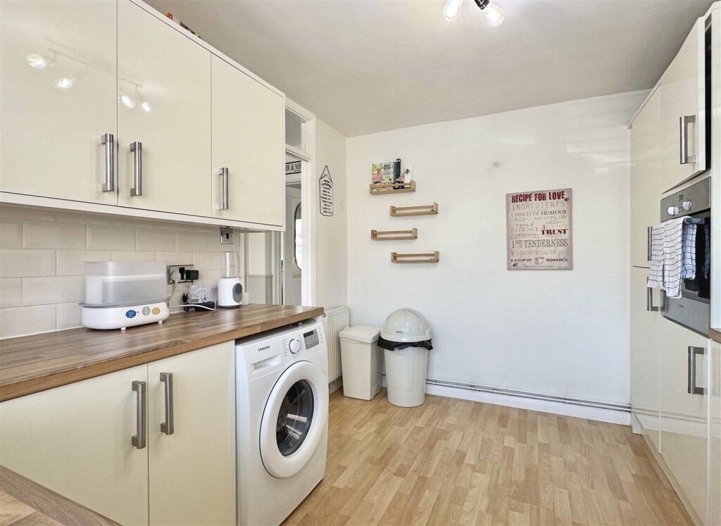 Kitchen c.jpg