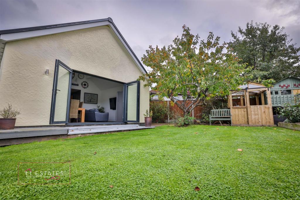 garden 1.jpg