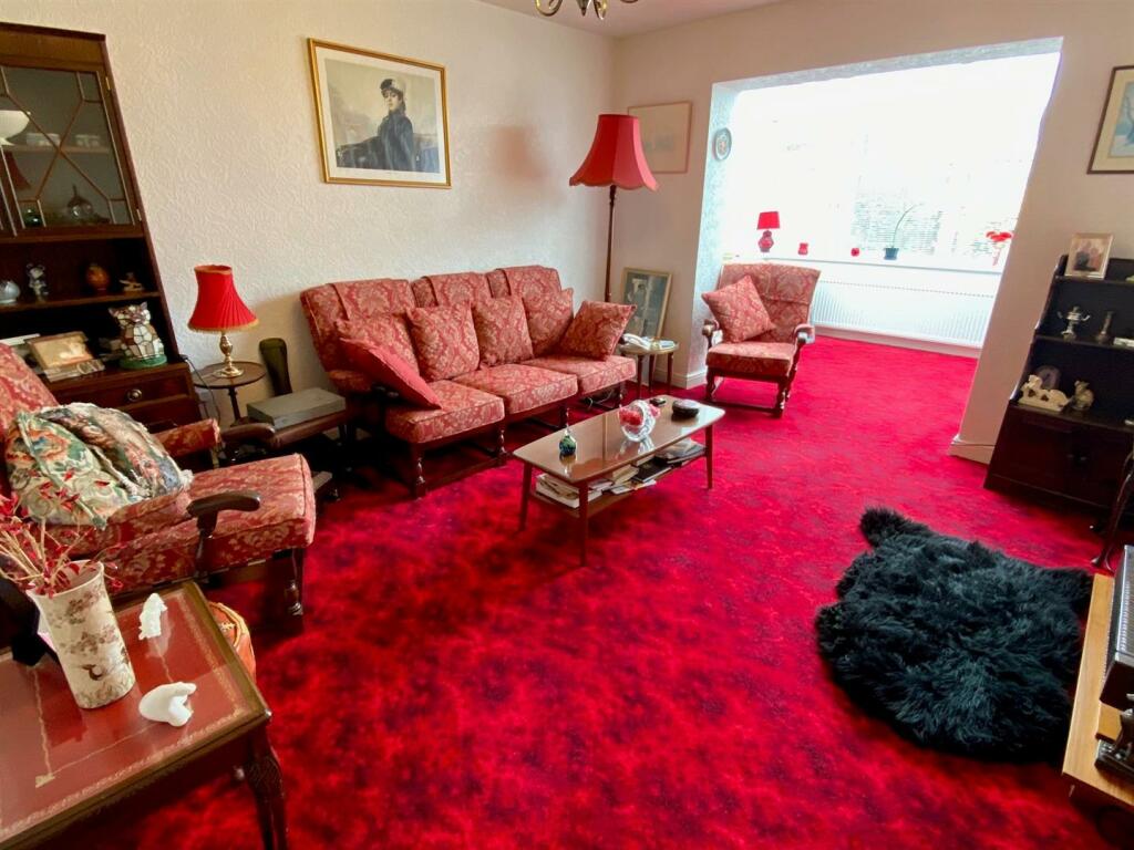 water royd avenue 28 bed with sun room.jpg