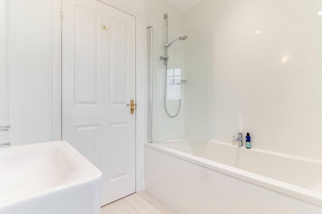 Bathroom - B.jpg