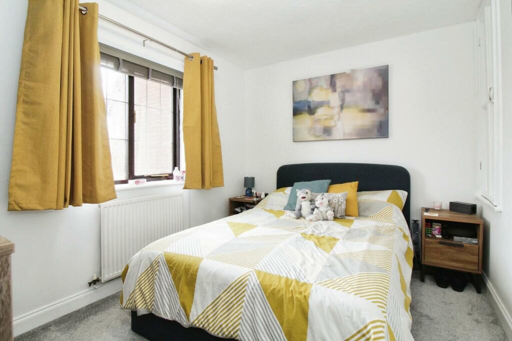 BEDROOM 1.jpg